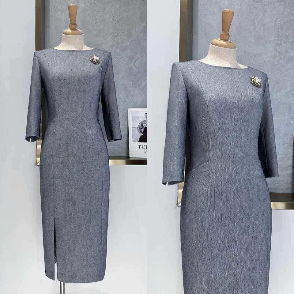 Women Formal Wear For Conference - بدلة نسائية أنيقة باللون الرمادي مع
