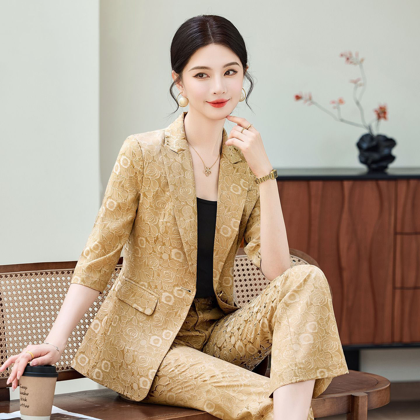 بدلة نسائية أنيقة نصف كم بلون  - مراجعة Women Formal Wear Office وسعره