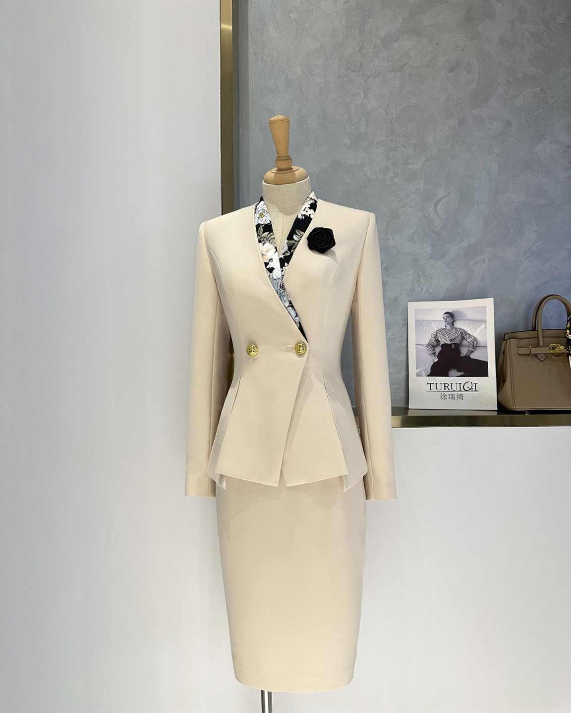 طقم بدلة نسائية أنيقة بتصميم ب - مراجعة Women Formal Wear For Conference وسعره