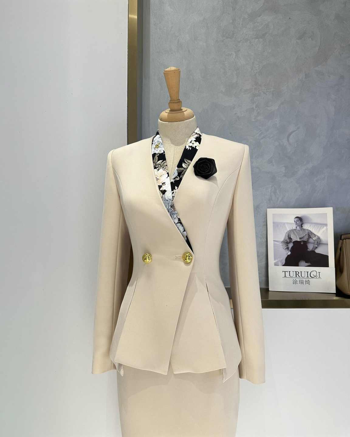 طقم بدلة نسائية أنيقة بتصميم ب - مراجعة Women Formal Wear For Conference وسعره